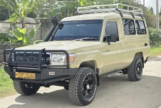 Toyota Land Cruiser Hardtop 2009 Beige - 1