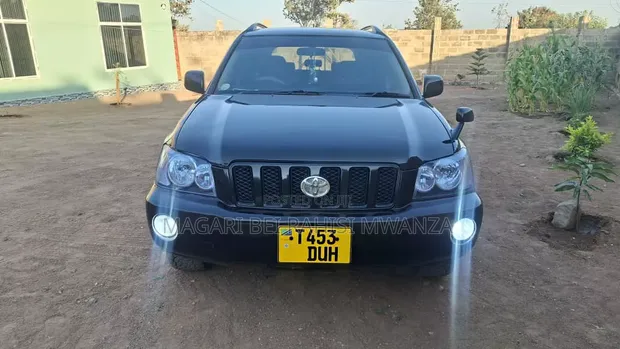 Toyota Kluger 2005 Nyeusi - 1