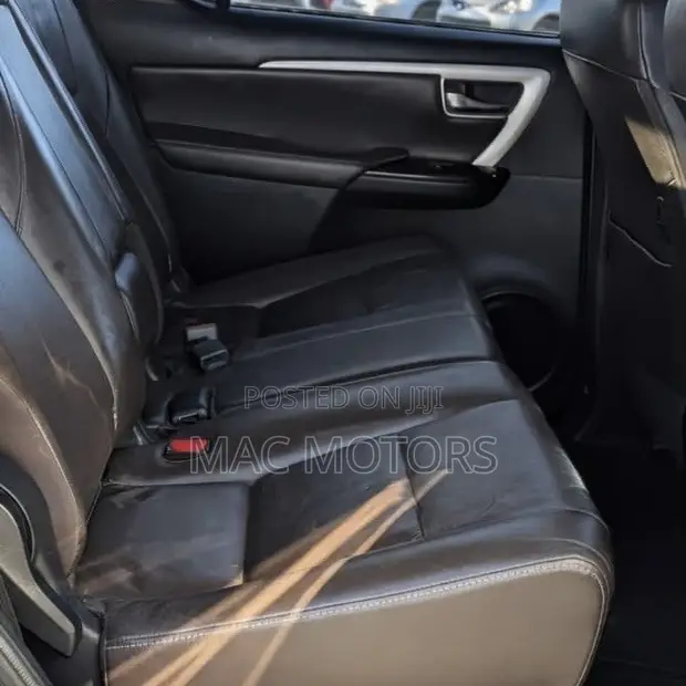 Toyota Fortuner 2.8 D RWD 2017 Silver - 1