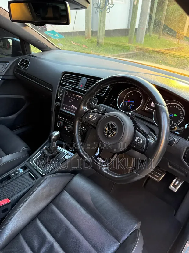 Volkswagen Golf R 4-Door 2016 White - 1