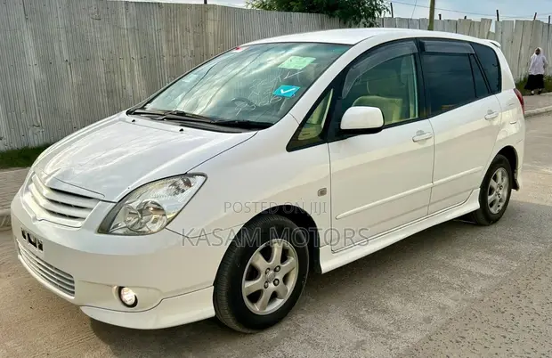 Toyota Corolla Spacio 2004 White - 1