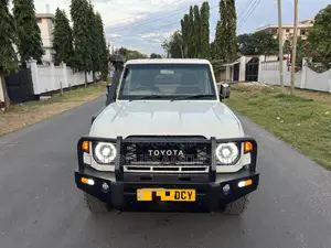 Toyota Land Cruiser 2004 Pickup