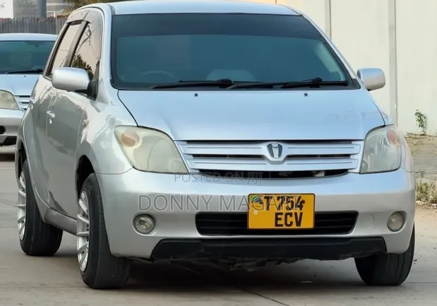 Toyota IST 2004 Silver - 1