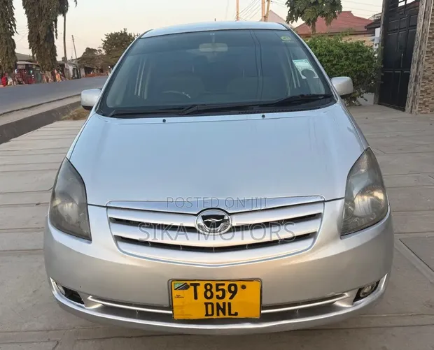Toyota Corolla Spacio 2003 Silver - 1