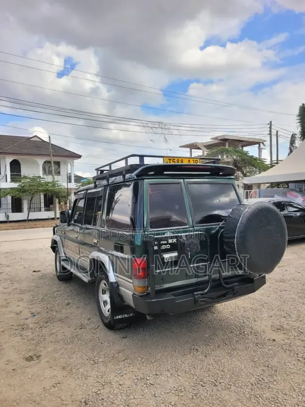Toyota Land Cruiser Prado 2002 Kijani - 1