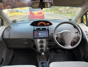 Toyota Vitz 2007 Silver