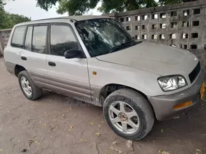 Toyota RAV4 1999 Off-White