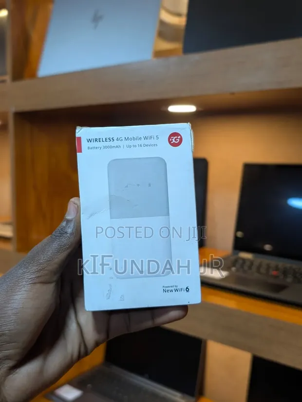 Huawei 4G Mobile WiFi Router E5586 - 1