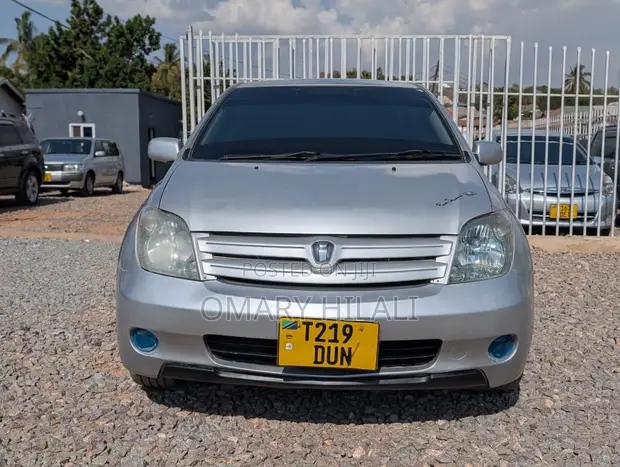Toyota IST 2004 Silver - 1