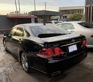Toyota Crown Athlete 2011 Black