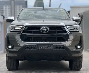 Toyota Hilux Double Cabin 2023