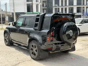 Land Rover Defender 110 D300 2023