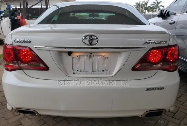 Toyota Crown 2009 White - 1