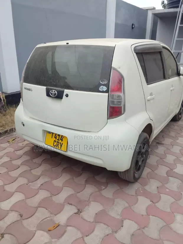 Toyota Passo 2004 White - 1