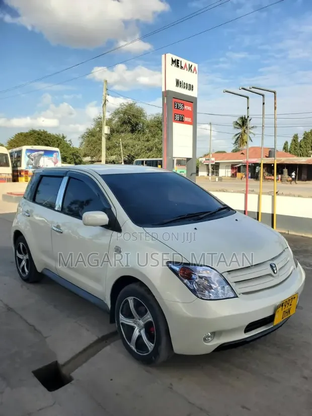 Toyota IST 2004 Pearl - 1