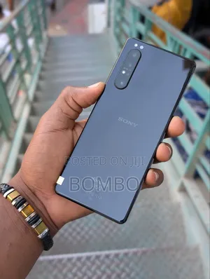 Sony Xperia 1 II 128GB Nyeusi (Refurbished)