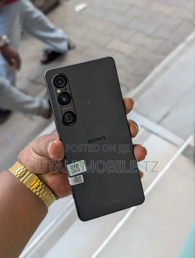 Sony Xperia 1 V 256GB Black (Refurbished) - 1