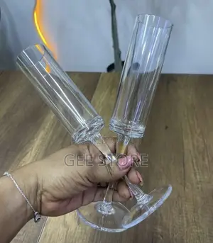 Elegant Clear Glass Champagne Flutes (Set of 6)