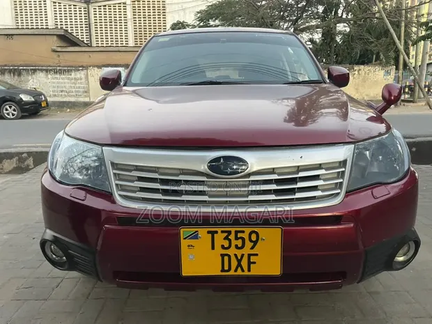 Subaru Forester 2011 Maroon - 1