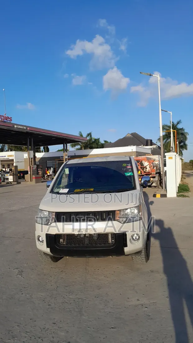 Mitsubishi Delica 2009 Pearl - 1