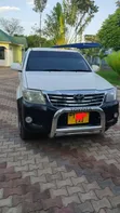 Toyota Hilux 2012 White - 1