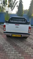 Toyota Hilux 2012 White - 2