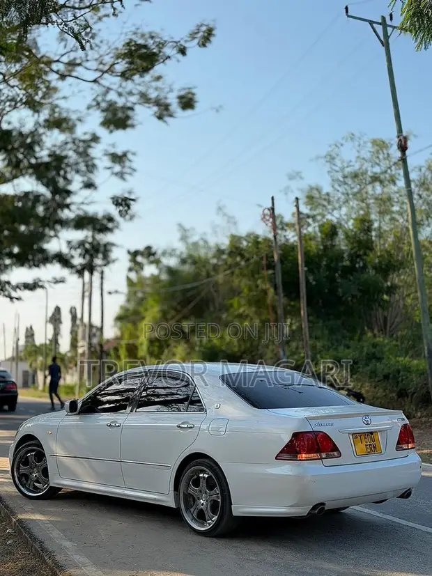 Toyota Crown Athlete 2007 Nyeupe - 1