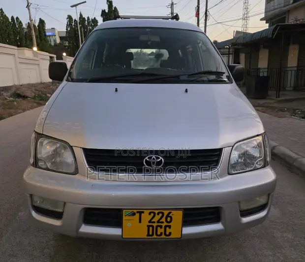 Toyota Noah 2.0 AWD (8 Seater) 2001 Silver - 1