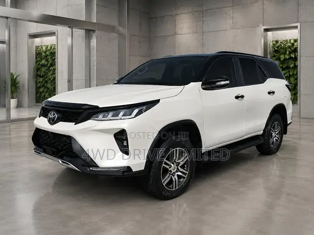 Toyota Fortuner 2025 White - 1