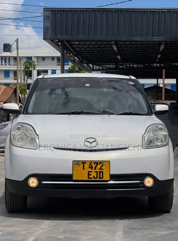 Mazda Verisa 2010 - 1
