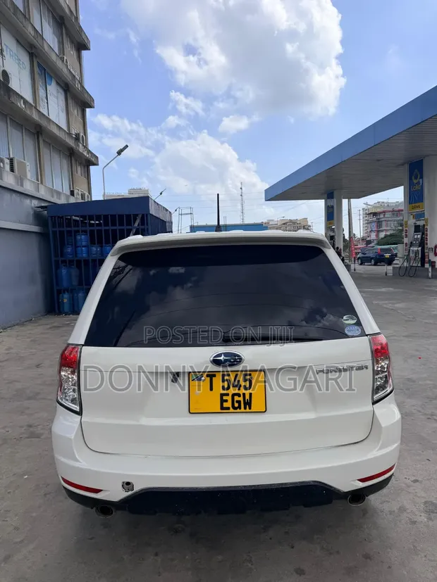 Subaru Forester 2009 White - 1