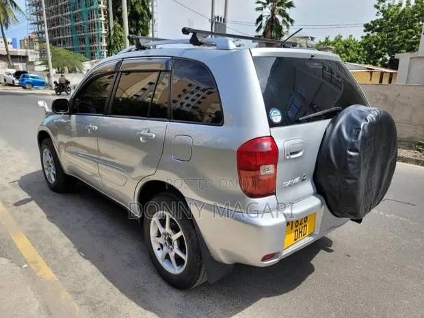Toyota RAV4 2005 Silver - 1