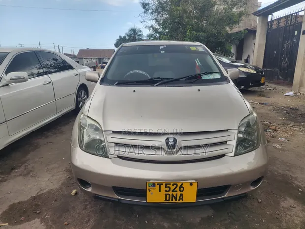Toyota IST 2004 Beige - 1
