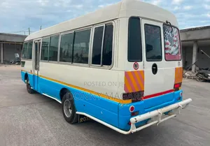 Mitsubishi Fuso Rosa 2000 - Nyeupe