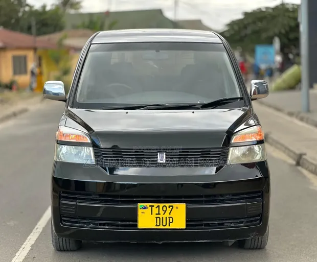 Toyota Noah 2005 Black - 1