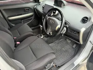 Toyota IST 2003 Silver