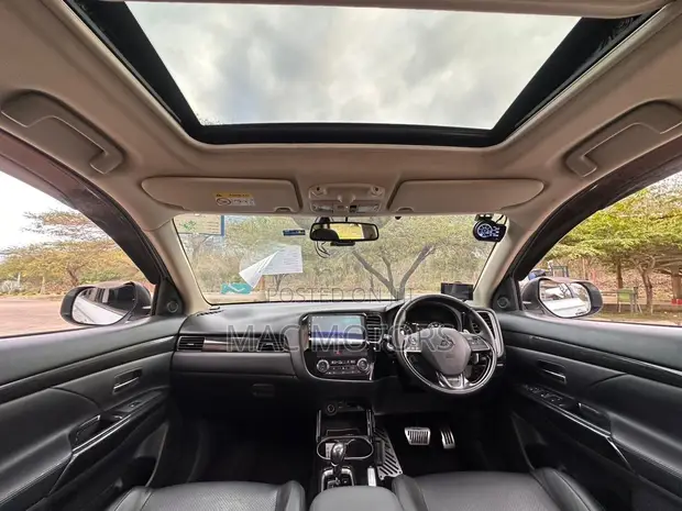 Mitsubishi Outlander 2016 White - 1