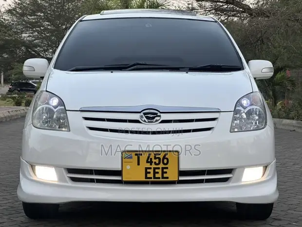 Toyota Corolla Spacio 2004 White - 1
