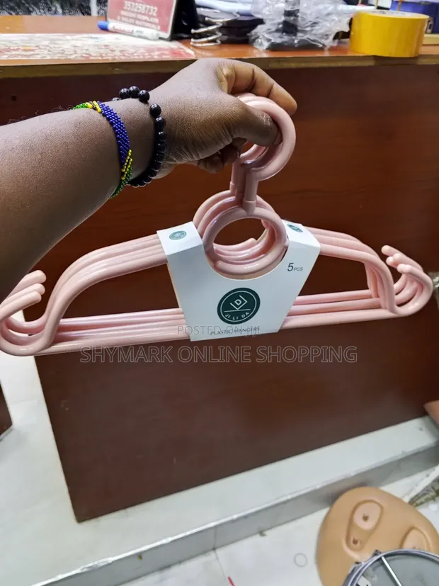 Plastic Clothes Hangers (5 PC) - 1