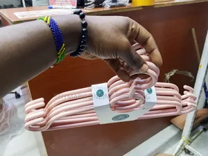 Plastic Clothes Hangers (5 PC)