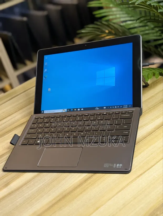 HP Pro x2 612 G2 Laptop - 1