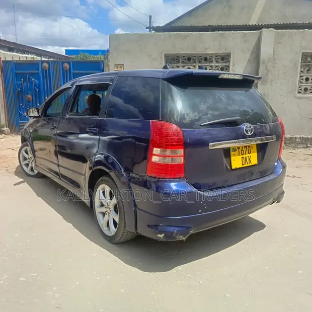 Toyota Wish 2005 Blue - 1