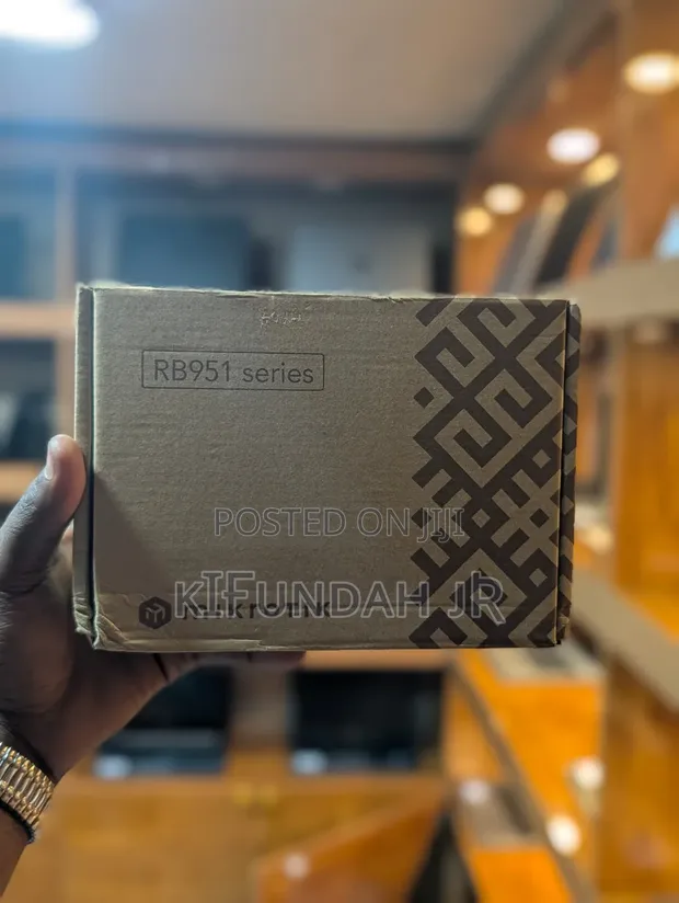 MikroTik Professional Router RB951 - 1