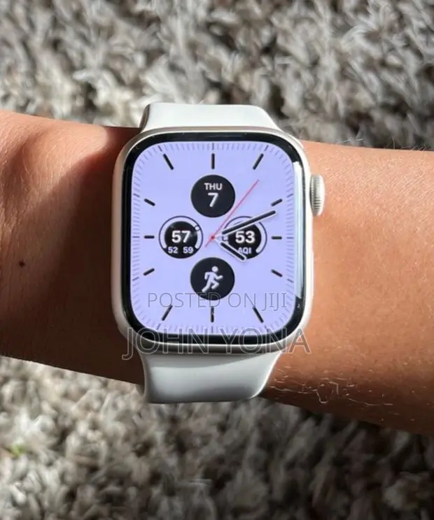 Apple Watch Series 5 40mm - 1