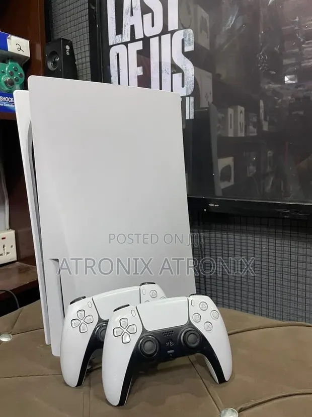 Sony PlayStation 5 Phat (500GB, 2 Controllers, 7 Games) - 1