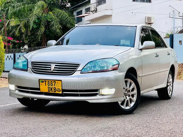 Toyota Mark II 2004 Silver - 1