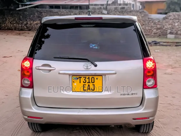 Toyota Raum 2003 Silver - 1