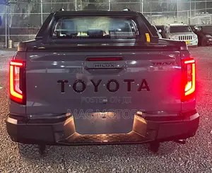 New Toyota Hilux High 2026 Gray