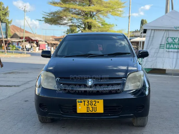 Toyota IST 2004 Black - 1