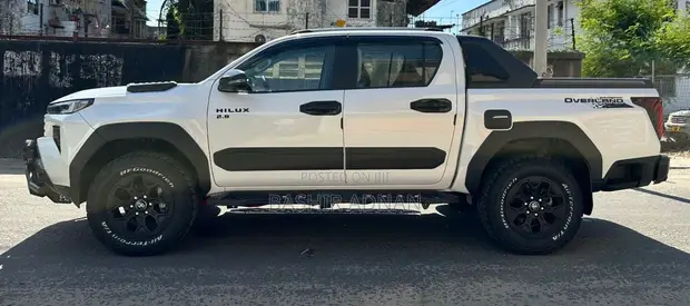 New Toyota Hilux 2026 Pearl - 1